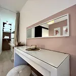 Superbe Au Centre Ville/balcon Apartment *