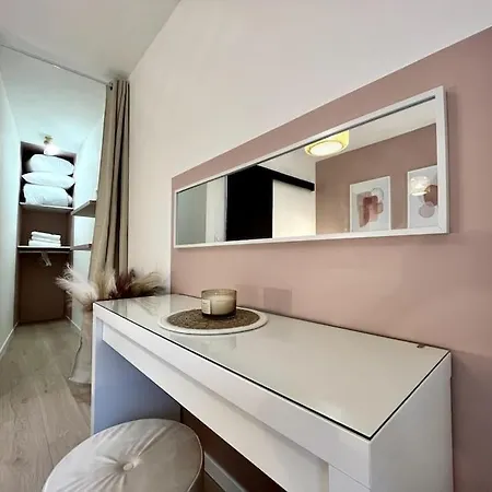 Superbe Au Centre Ville/balcon 아파트 *